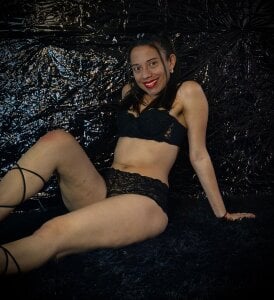 Lunahot68: "I don’t ask for attention… I command it." 😈✨ ( фото)