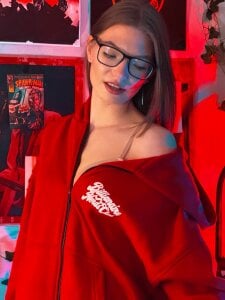 JeaneneWoltz Red Colors Pic 3