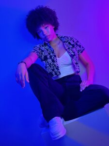 Gala_Brunette Public Pic