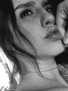 elodie_rouge Public Pic 3