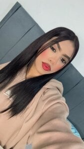 Naya_Mills_ Public Poză 2