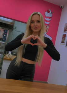 WhisGrace Do you like sweets? What's your favorite candy? For some reason I think it's me. 😜❤ Hình 5