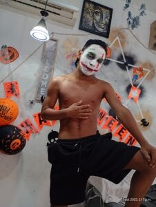 halloween de tyler_twink_boy  2 photos