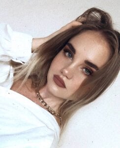 MavisCllark Public Pic