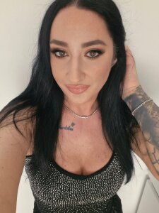 NaughtySheHot 💋 Naughty Ink & Tempting Curves Pic