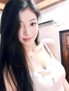 lingbb888 哈喽 Pic 3