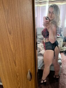 Scarlett28_uk my big tits Pic 4