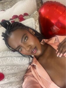 DakotaWangi: Public ( 4 фото)