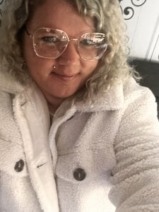 CurvyAnonymousGirl89 Public Photo 5