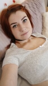 Creamy_Lissa playful posing Immagine  5