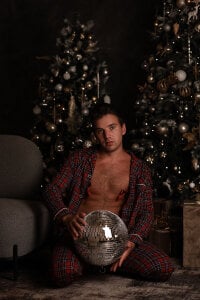 ArthurWhitee Happy New Year 🎄❤️ Pic 3