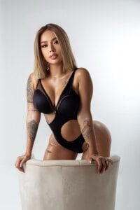 HannaGarciiaa Sexy in black Pic