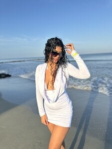 CaroBeach Thanks to you, I achieved a goal this year 😍🏖️ Pic 3