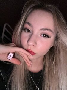 Emma_Rose_69 Public Pic 8