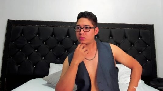 DanteVoss Sometimes it hurts... but only when you behave well.👑💦 Pic