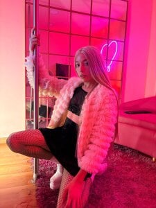 ChloeNix Public Pic 4