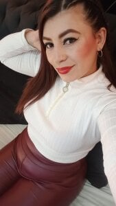 VickyJohnson1 Curves That Control You Gambar