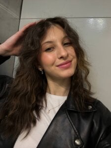 LouiseChavez kind of love صورة واحدة|LouiseChavez kind of love صورتان|LouiseChavez kind of love  صور|LouiseChavez kind of love  صورة