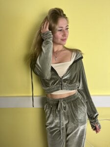 WandaHendry Public Pic 5