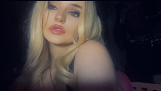 TatianaX0x0Me in a blond wig (i was having fun)照片 2