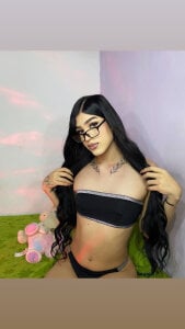 AuroraRicci Hello daddys, it's hot, are we going to play?😈 Pic 2