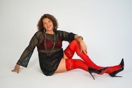 AmiHotGranny Modelling зображення 4