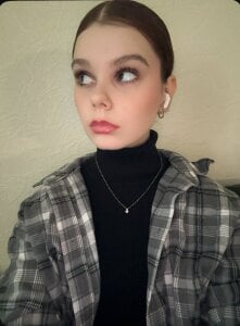 LeyaFlamy Public Pic 3