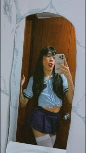 Liz de Liz_Hills  2 Imagens