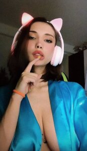 Horny_Evaa Public Pic 4