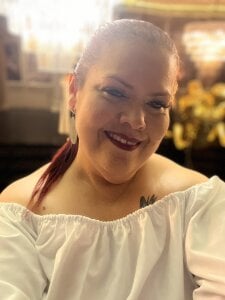 vanessa_moka come to more feet to eat the crumbs that fall,damn bitch, that's what you deserve Pic