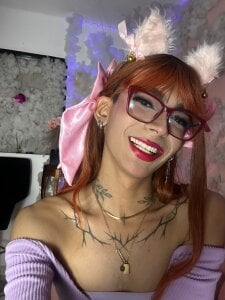 Alice_randyy Flirty smile Pic