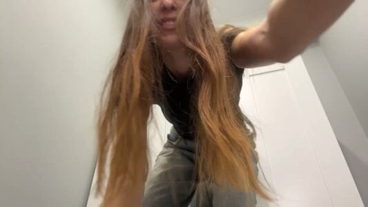 selena_favn Come closer, I don't bite... much Pic 2