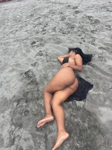 KriisvanyLeroy sexy girl on the beach Pic 3