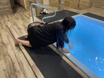 JuliaMorganss I'm at the pool slika 5