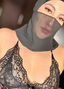 Badra_Abaid What do you see in my eyes? Pic 5