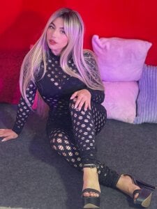 VeronicaCream_ Public Pic 4