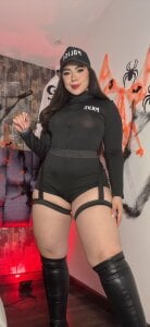 IsabellaAnngel There is no crime sweeter than getting lost in my gaze 👮🏼‍♀️🎃 Pic 2