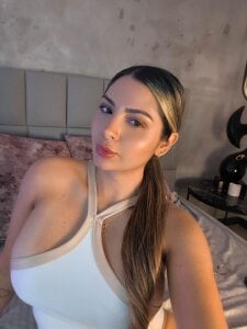 imVictoria_ Public Pic 3