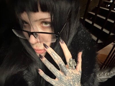 ExiePecueのJust meの 4枚の写真