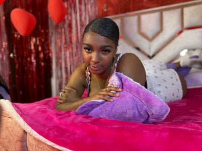 AmiraNast_: Public ( 3 фото)