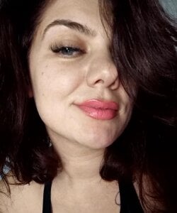 LadyNoratake a piece😛图片