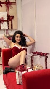 KylieJenkins Opening Christmas Slowly… Just You and Me 🎄😏💋 slika 6