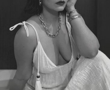 AromaDivine A charming ensemble perfect for leisurely strolls. Immagine 