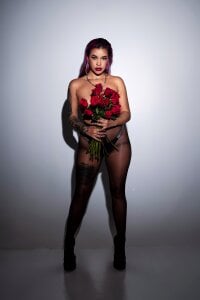 sarah_salis_ Public Pic 2