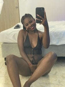 CharlotteTarlor Public Pic 4