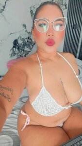 Zoe_Glow Public Pic 5