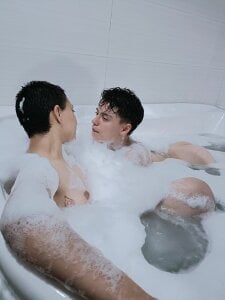 Brenda_Tina 🫧 The water bubbles, so do we 🫧 Pic 4