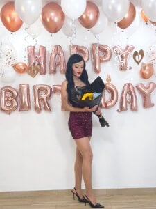 SophieBaker__のToday, it's not the years that count, but the smiles! Happy birthday to me! 🥰🎂🎁の 8枚の写真