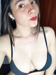 saira__ Public Pic 2