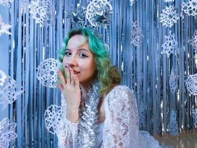 JasmineMilko Snowflake Pic 7